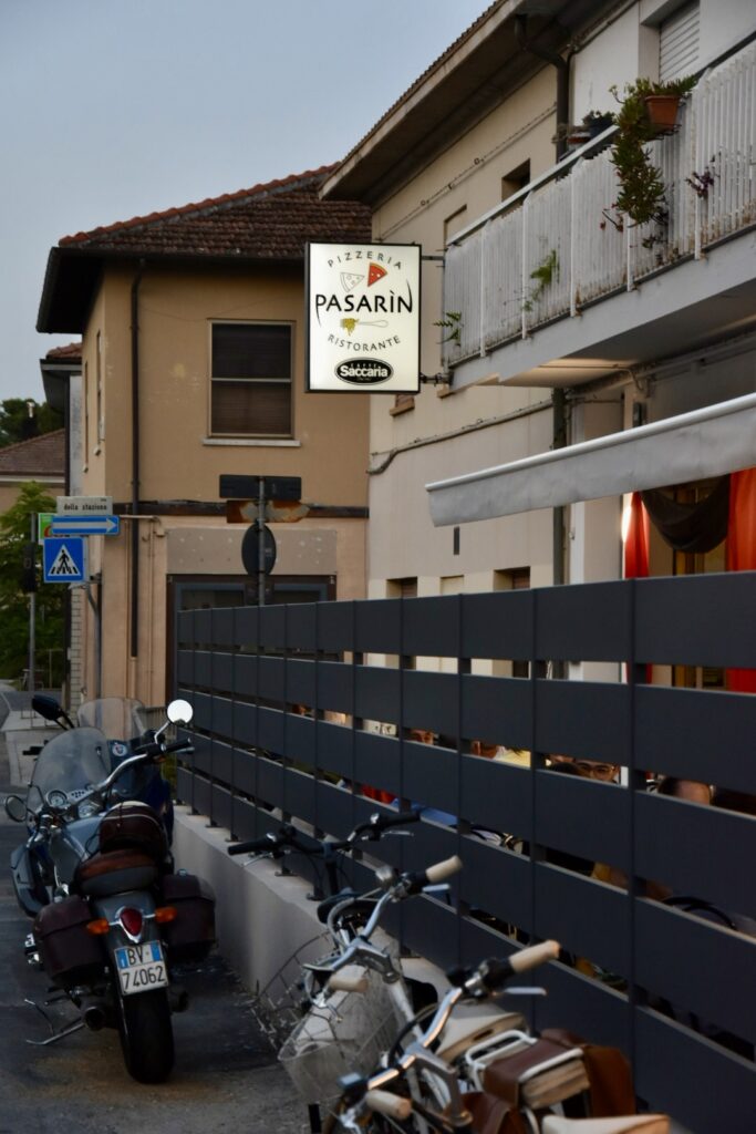 Pasarìn - il locale visto dall'esterno